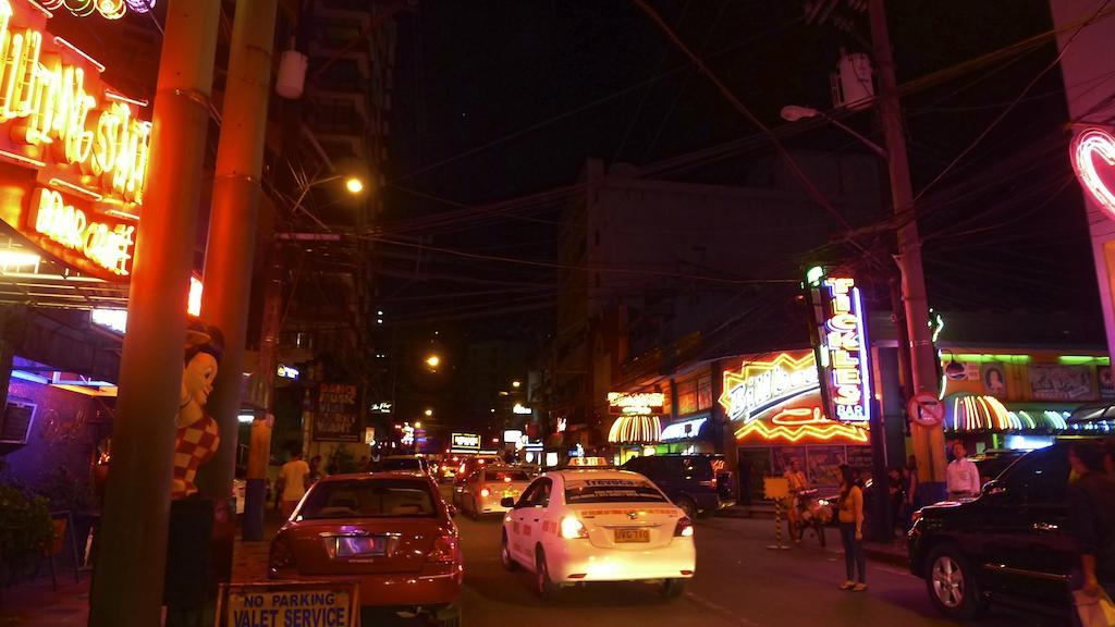 Lokal Hostel Makati City Exterior foto