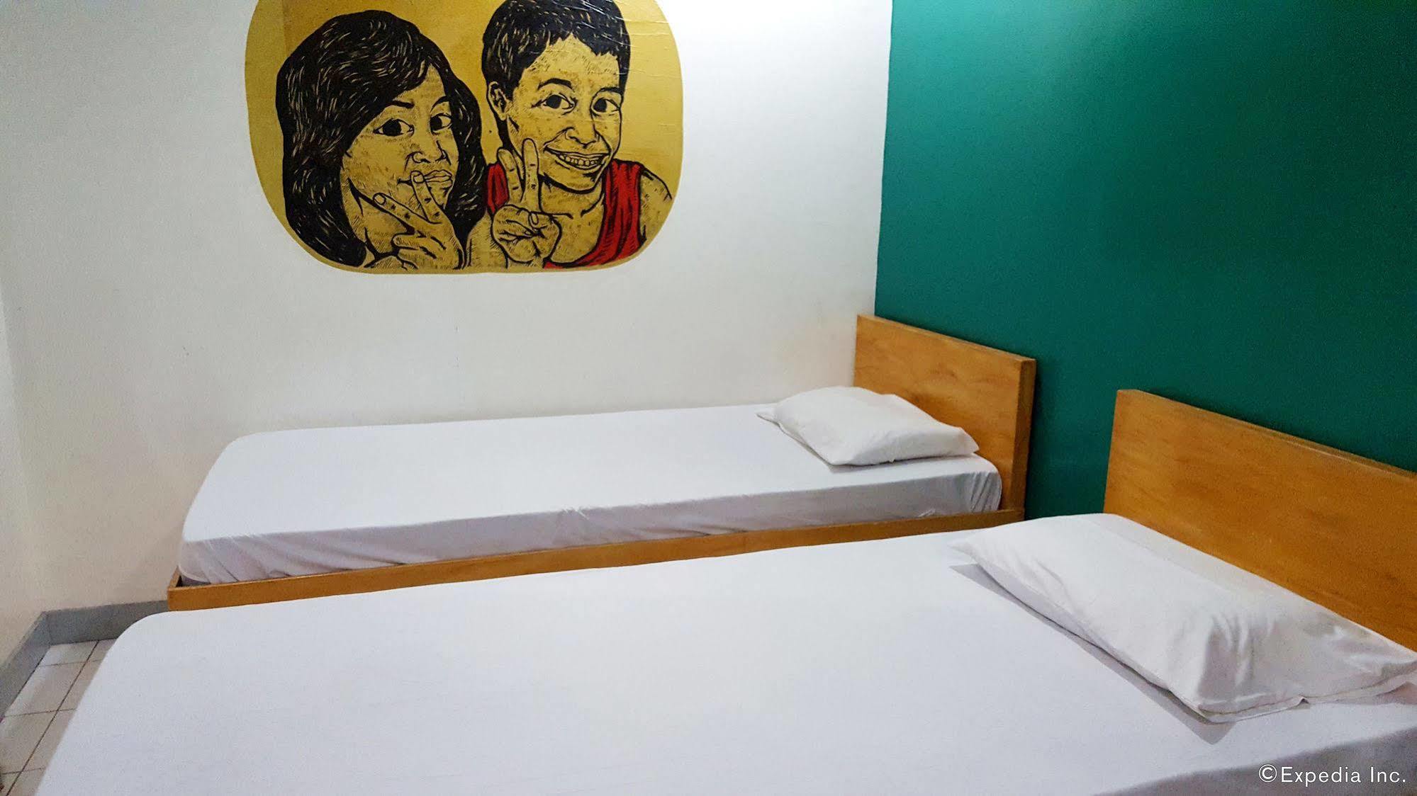 Lokal Hostel Makati City Exterior foto